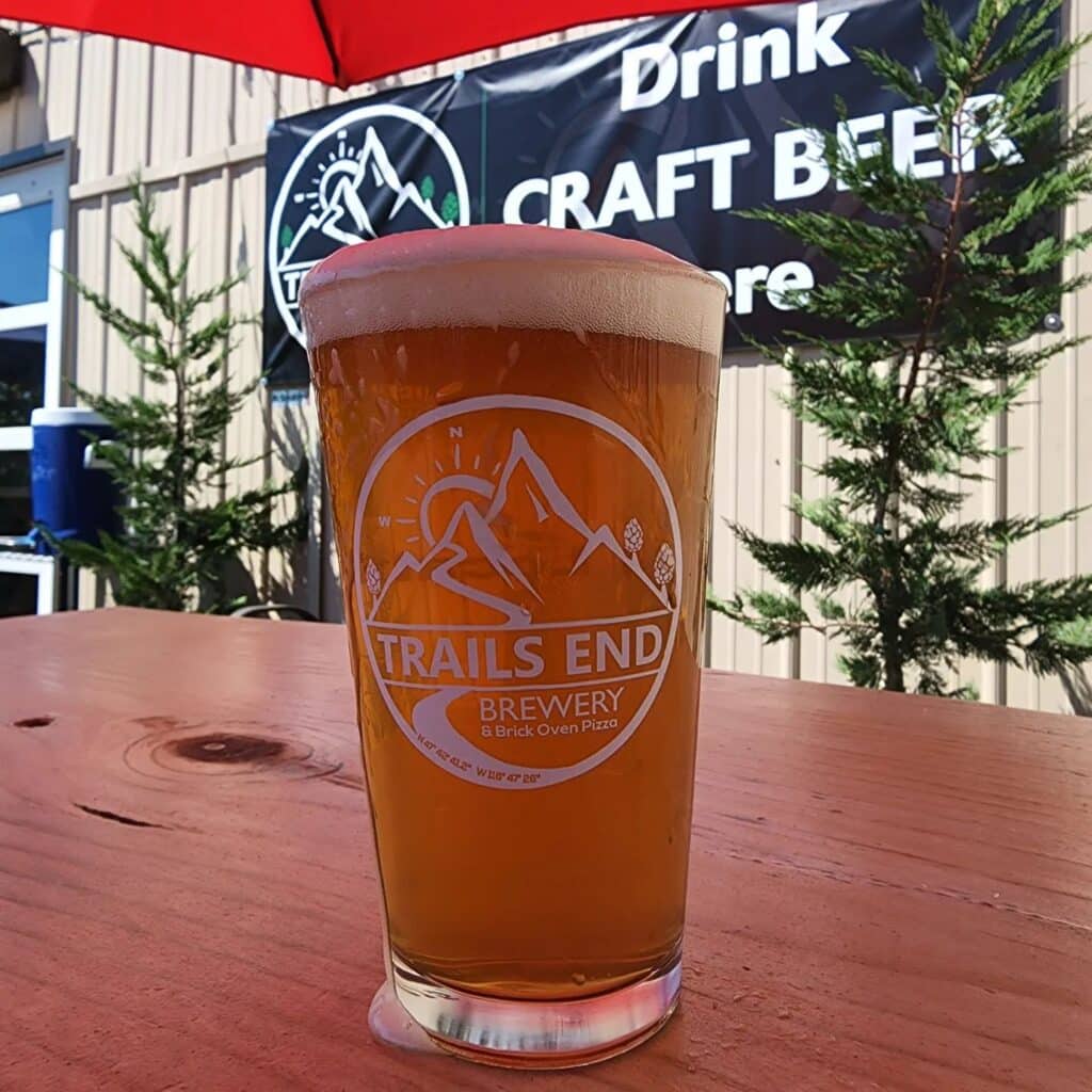 Nice evening for a patio beer 🍺  #trailsendbrewery #pnw #brewery #breweries #cra